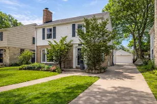 908 E Hampton Rd, Whitefish Bay, WI 53217 - Photo 2