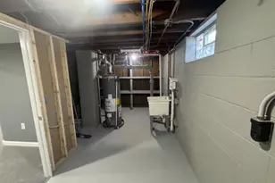 7720 W Bobolink Ave, Milwaukee, WI 53218 - Photo 28