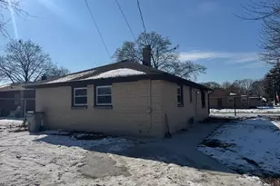 7720 W Bobolink Ave, Milwaukee, WI 53218 - Photo 32