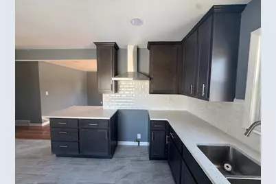 7720 W Bobolink Ave, Milwaukee, WI 53218 - Photo 6