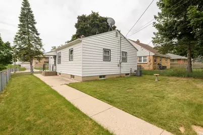 8220 W Keefe Ave, Milwaukee, WI 53222 - Photo 24