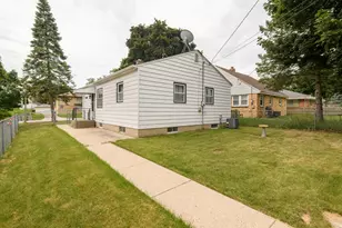 8220 W Keefe Ave, Milwaukee, WI 53222 - Photo 24