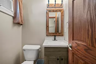 1523 Grandview Ct, Racine, WI 53139 - Photo 8