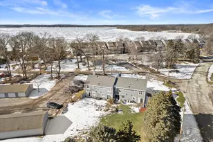 1523 Grandview Ct, Racine, WI 53139 - Photo 4