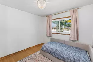 15613 W Riviera Dr, New Berlin, WI 53151 - Photo 10