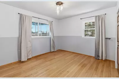 15613 W Riviera Dr, New Berlin, WI 53151 - Photo 12