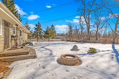 15613 W Riviera Dr, New Berlin, WI 53151 - Photo 18