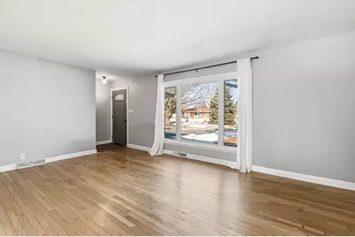 15613 W Riviera Dr, New Berlin, WI 53151 - Photo 16