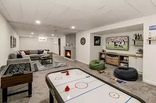 15613 W Riviera Dr, New Berlin, WI 53151 - Photo 14