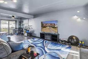 4436 S 90th St, Greenfield, WI 53228 - Photo 2