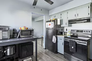 4436 S 90th St, Greenfield, WI 53228 - Photo 8