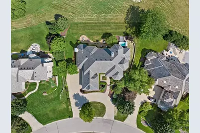 915 N Evergreen Cir, Hartland, WI 53029 - Photo 4