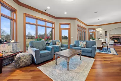 915 N Evergreen Cir, Hartland, WI 53029 - Photo 18