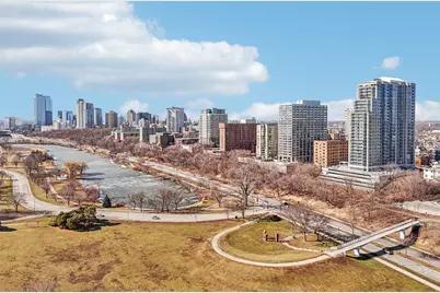 1983 N Summit Ave #34, Milwaukee, WI 53202 - Photo 30