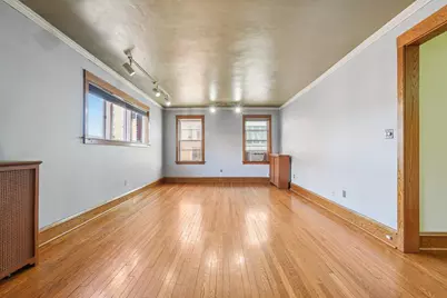 1983 N Summit Ave #34, Milwaukee, WI 53202 - Photo 6