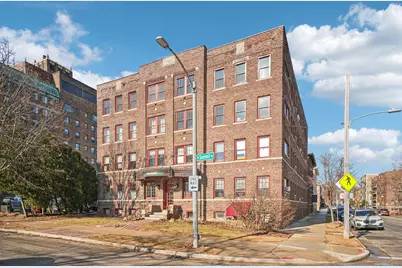 1983 N Summit Ave #34, Milwaukee, WI 53202 - Photo 32