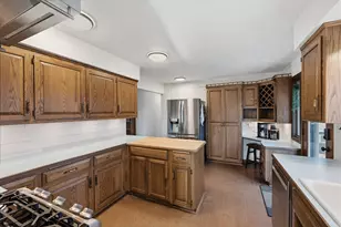 332 Glenview Ln, Grafton, WI 53024 - Photo 10