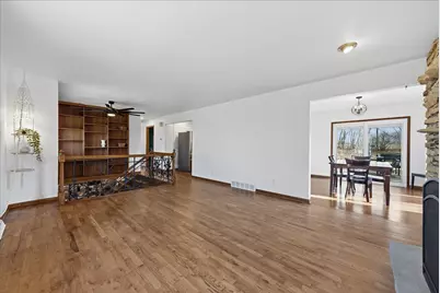 332  Glenview Ln, Grafton, WI 53024 - Photo 4