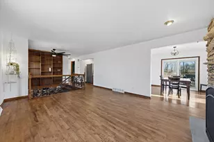 332 Glenview Ln, Grafton, WI 53024 - Photo 4