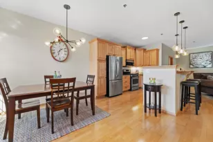 18825 Madeline Ln, Brookfield, WI 53045 - Photo 4