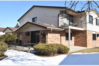 4502 S Greenridge Cir, Greenfield, WI 53220 - Photo 1