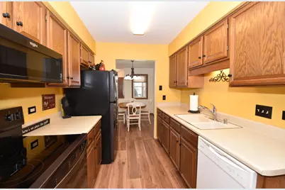 4502 S Greenridge Cir, Greenfield, WI 53220 - Photo 18