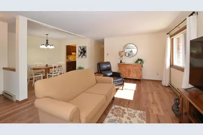 4502 S Greenridge Cir, Greenfield, WI 53220 - Photo 6