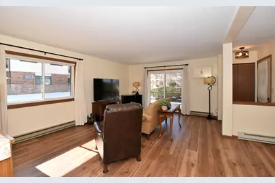 4502 S Greenridge Cir, Greenfield, WI 53220 - Photo 4