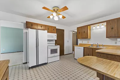 1226  Market Pl, Waukesha, WI 53189 - Photo 6