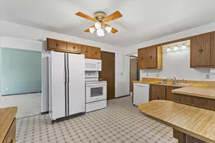 1226 Market Pl, Waukesha, WI 53189 - Photo 6