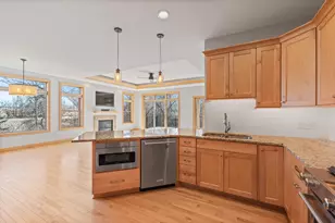 W126N7852 Riverview Ln, Menomonee Falls, WI 53051 - Photo 4