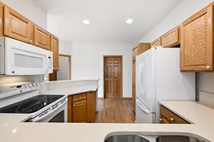 5293 S Acorn Ln, Greenfield, WI 53221 - Photo 8