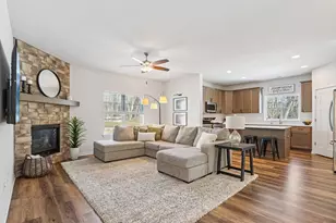 532 Wild Oak Rd, Hartland, WI 53029 - Photo 2