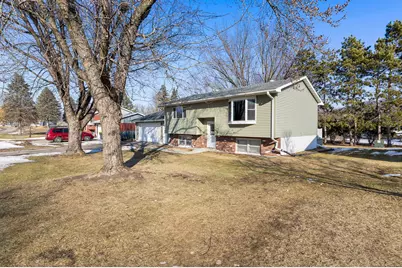 1605  Cliffview Dr, Holmen, WI 54636 - Photo 2