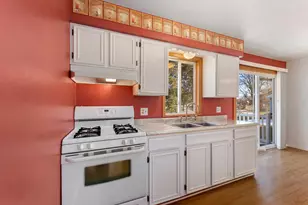 1605 Cliffview Dr, Holmen, WI 54636 - Photo 8