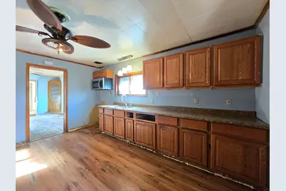 1929 N 18th St, Milwaukee, WI 53205 - Photo 4