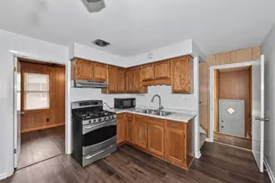 2348 S 84th St, West Allis, WI 53227 - Photo 6