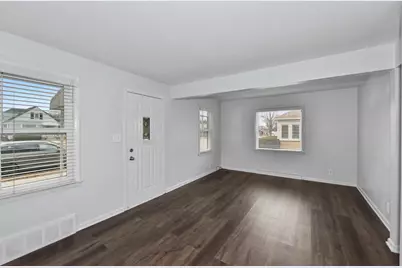 2348 S 84th St, West Allis, WI 53227 - Photo 4