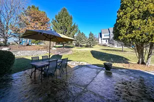 N21W26622 Cattail Ct, Pewaukee, WI 53072 - Photo 6