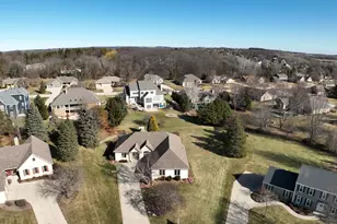 N21W26622 Cattail Ct, Pewaukee, WI 53072 - Photo 2
