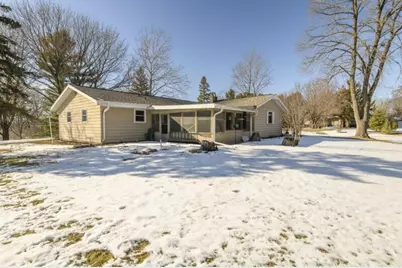 S58W25347  Crest Dr, Waukesha, WI 53189 - Photo 6