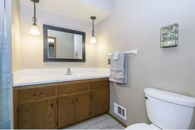 S58W25347  Crest Dr, Waukesha, WI 53189 - Photo 40