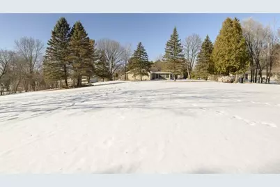 S58W25347  Crest Dr, Waukesha, WI 53189 - Photo 8