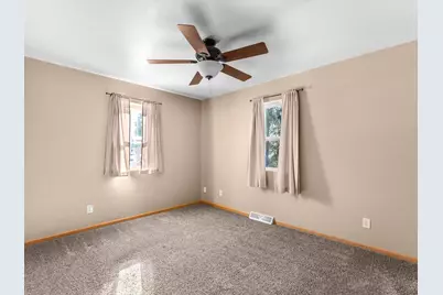 4017  Delta St, Manitowoc, WI 54220 - Photo 16