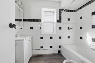 1017 E Pearson St, Milwaukee, WI 53202 - Photo 4