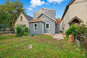 1017 E Pearson St, Milwaukee, WI 53202 - Photo 8