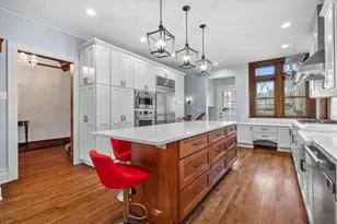 2237 N Lake Dr, Milwaukee, WI 53202 - Photo 10