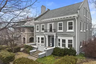 2237 N Lake Dr, Milwaukee, WI 53202 - Photo 2