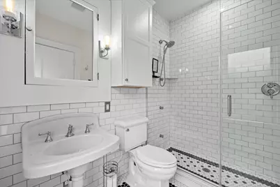 2237 N Lake Dr, Milwaukee, WI 53202 - Photo 24