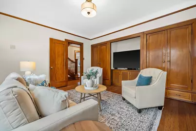 2237 N Lake Dr, Milwaukee, WI 53202 - Photo 12